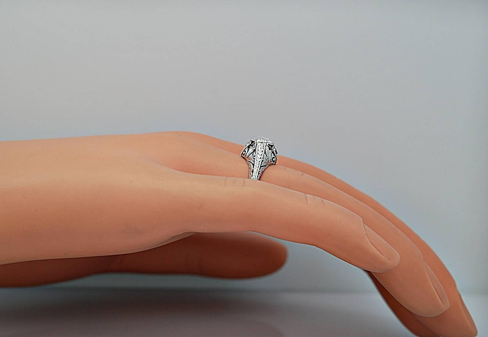 Art Deco 0.65 Carat Diamond Platinum Engagement Ring  For Sale 1