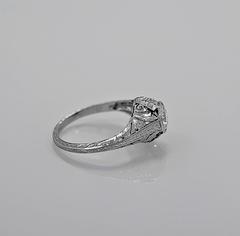 Art Deco 0.65 Carat Diamond Platinum Engagement Ring