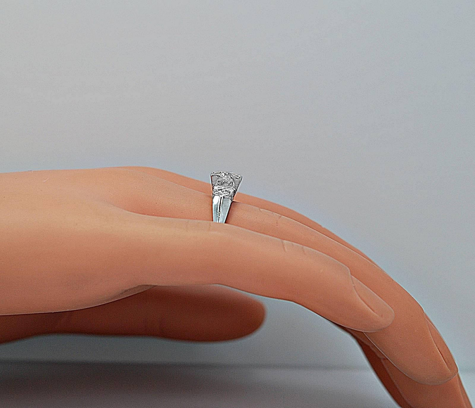Women's or Men's Art Deco 1.02 Carat Diamond Platinum 3 Stone Ring For Sale