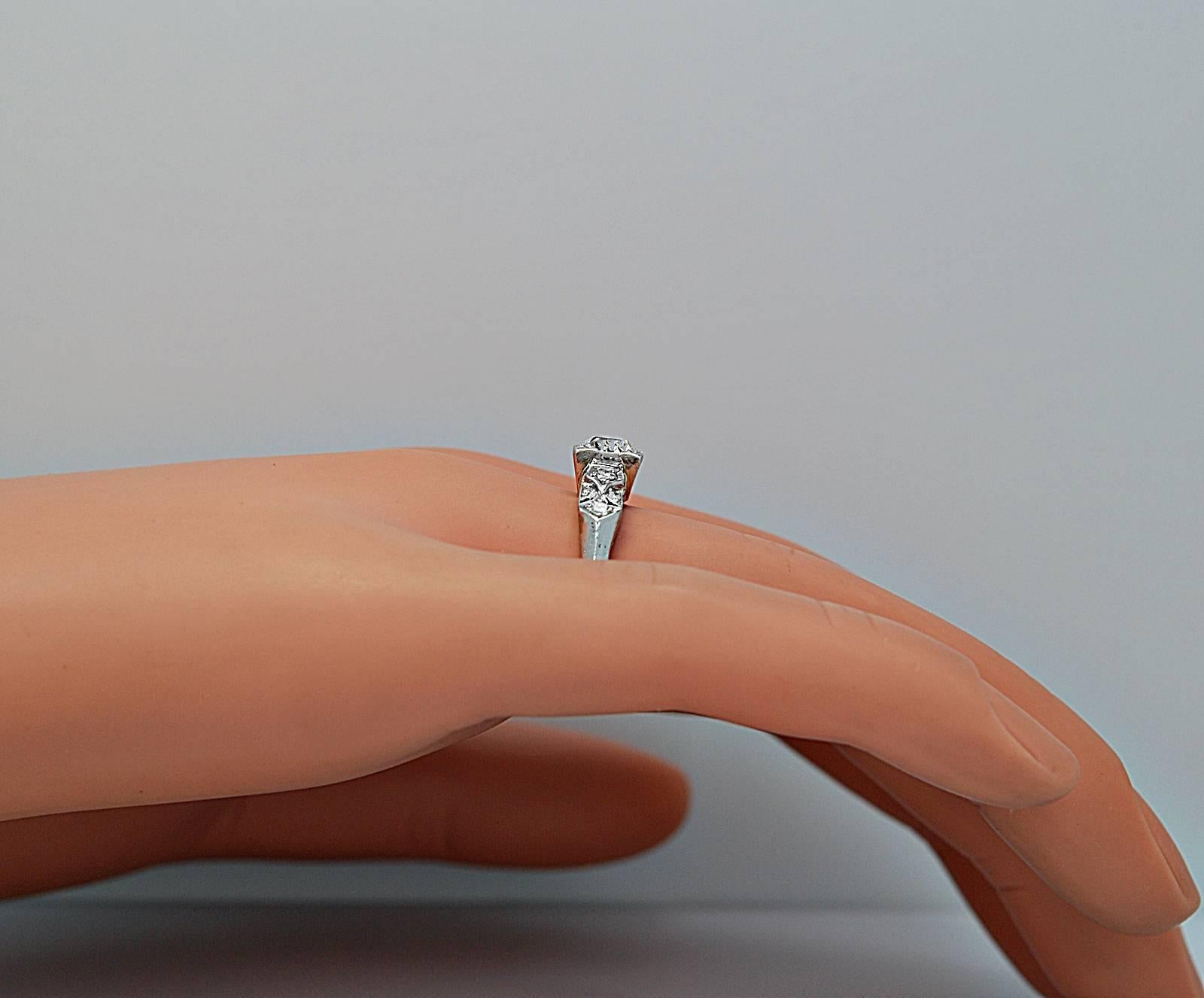 Art Deco .94 Carat Diamond Platinum Engagement Ring  For Sale 1