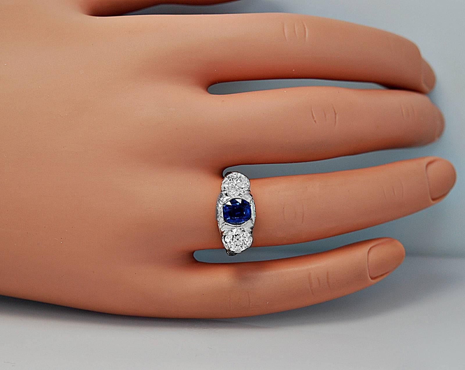 1.25 Carat Sapphire Diamond Platinum 3 Stone Engagement Ring In Excellent Condition In Tampa, FL