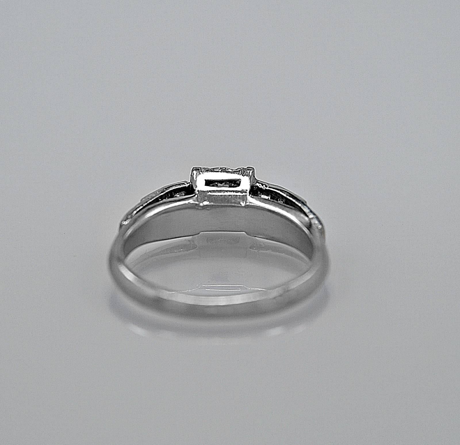 Art Deco .80 Carat Diamond Platinum Engagement Ring In Excellent Condition In Tampa, FL