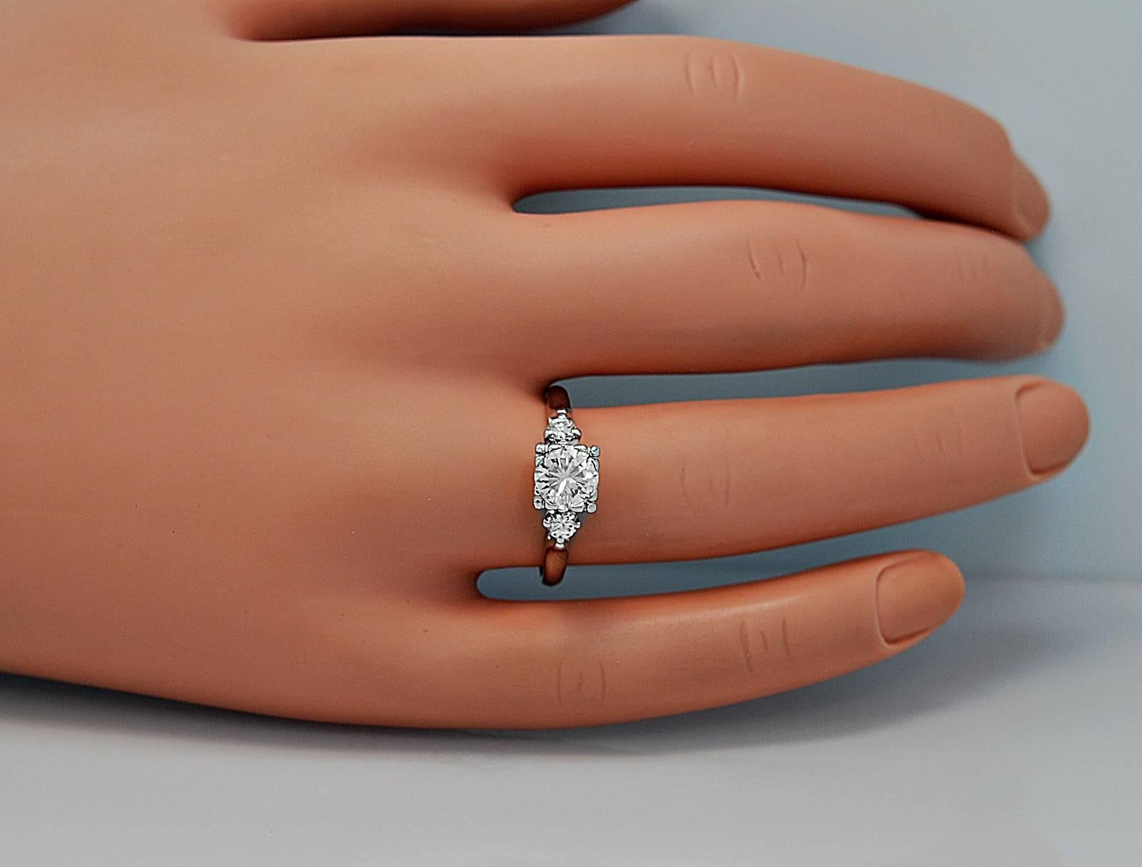 Women's or Men's Art Deco 1.05 Carat Diamond Platinum Engagement Ring 