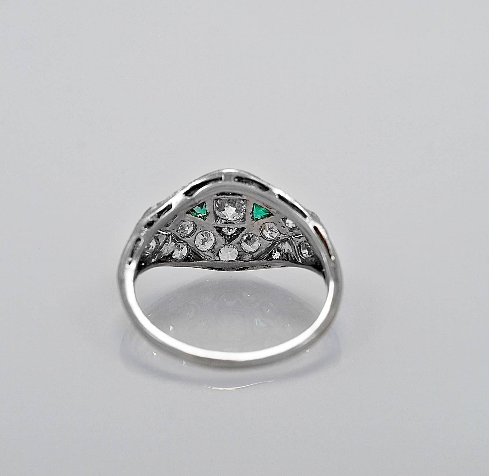 Art Deco .20 Carat Diamond Emerald Platinum Engagement Ring In Excellent Condition In Tampa, FL