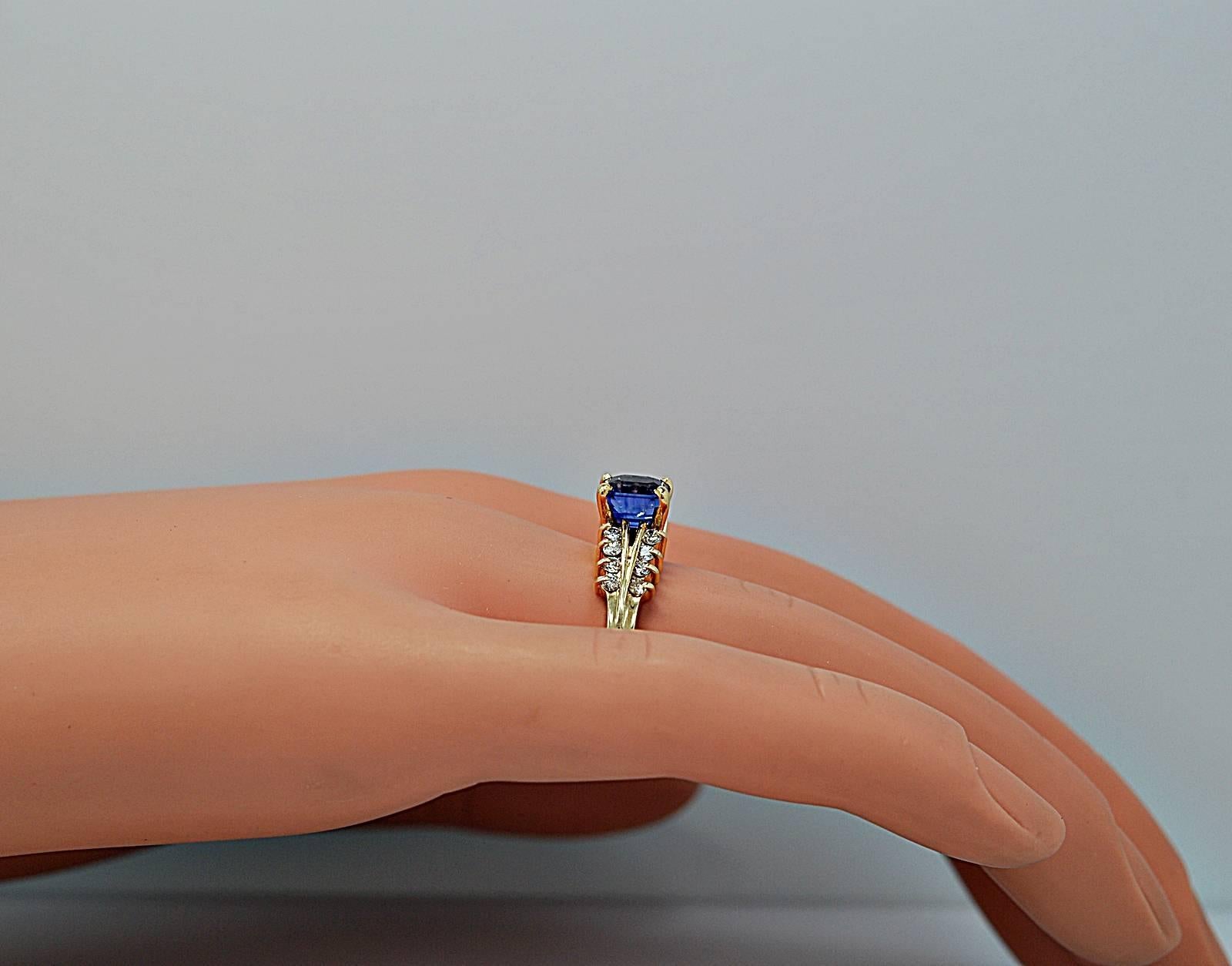 1.50 Carat Sapphire Diamond Gold Engagement Ring  For Sale 1