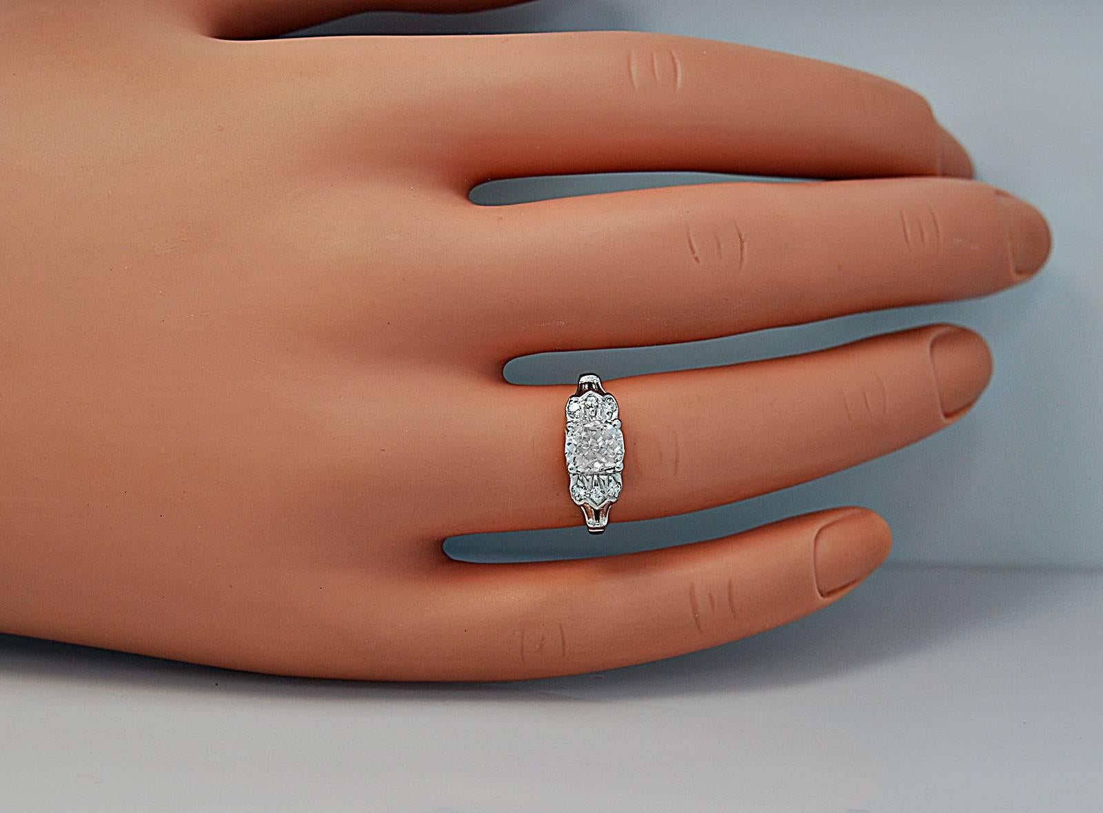 Art Deco 1.00 Carat Diamond Platinum Engagement Ring  In Excellent Condition For Sale In Tampa, FL