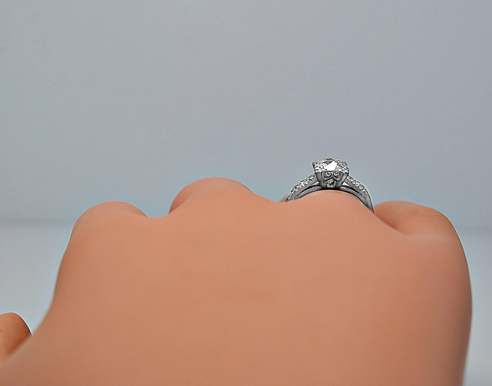 Art Deco 1.00 Carat Diamond Platinum Engagement Ring For Sale 1
