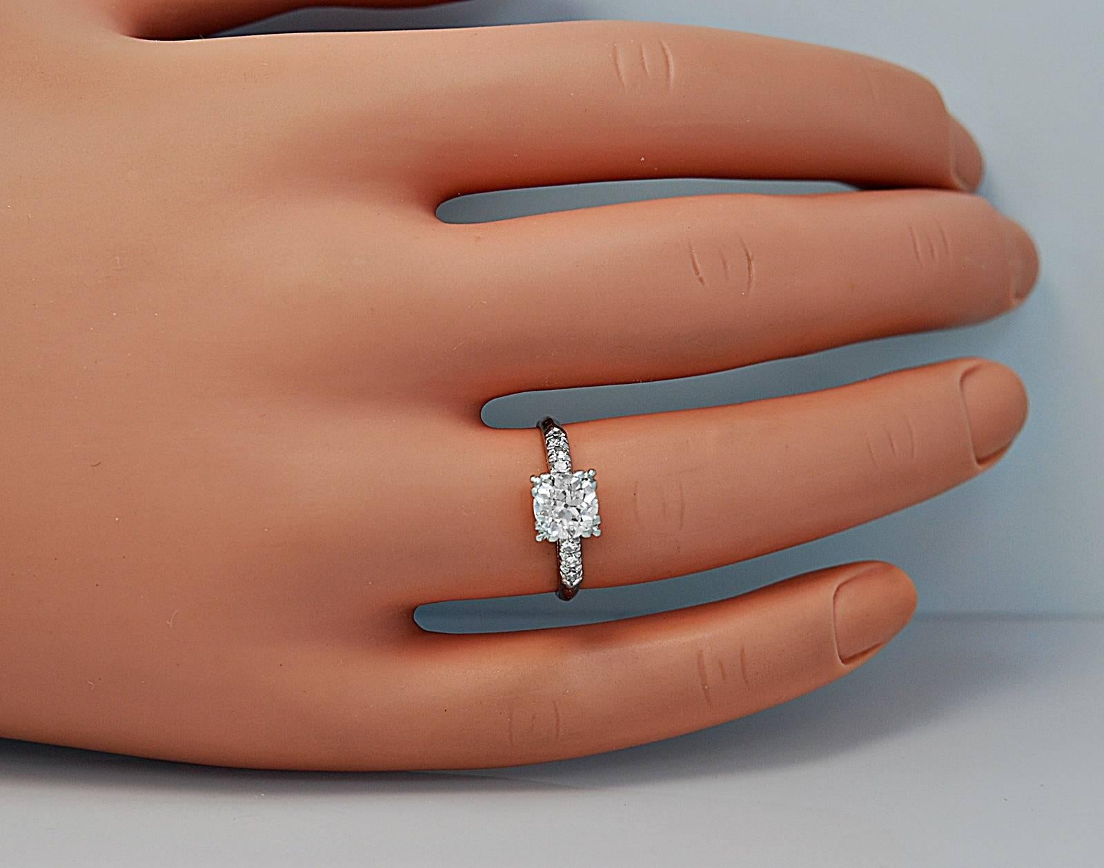 Art Deco 1.00 Carat Diamond Platinum Engagement Ring In Excellent Condition For Sale In Tampa, FL