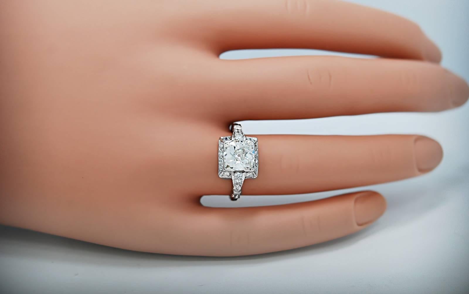 Women's Art Deco 1.75 Carat Diamond Platinum Engagement Ring