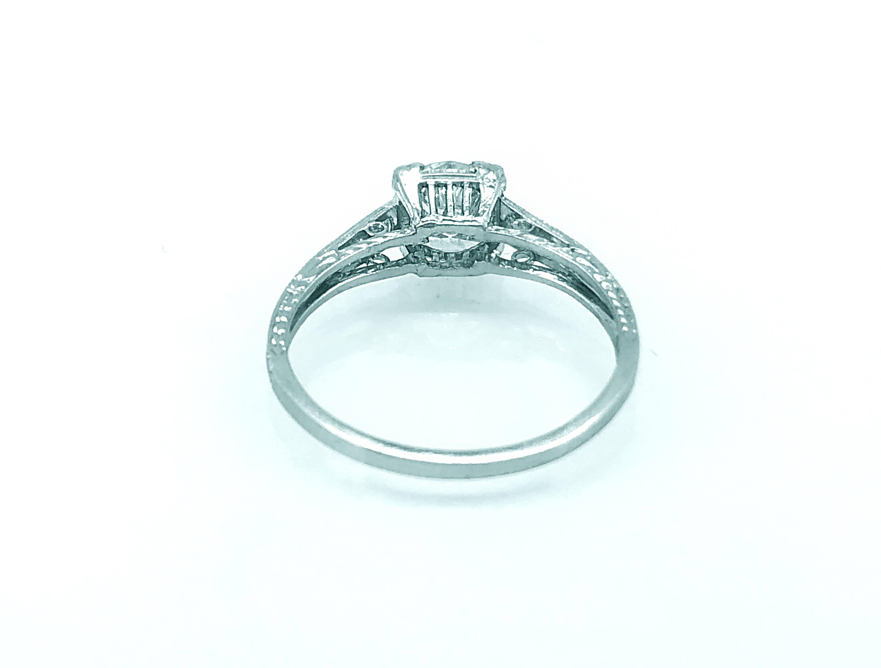 Art Deco 1.01 Carat Diamond Antique Engagement Ring Platinum For Sale