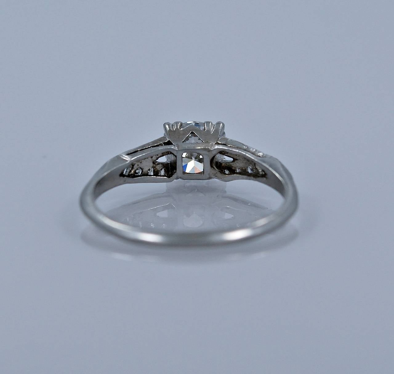Women's 1930s Elegant Diamond Platinum Engagement Ring