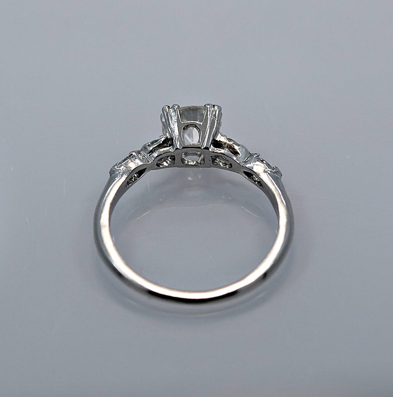 Sizzling Art Deco 1.05 Carat Diamond Platinum Engagement Ring In Excellent Condition In Tampa, FL