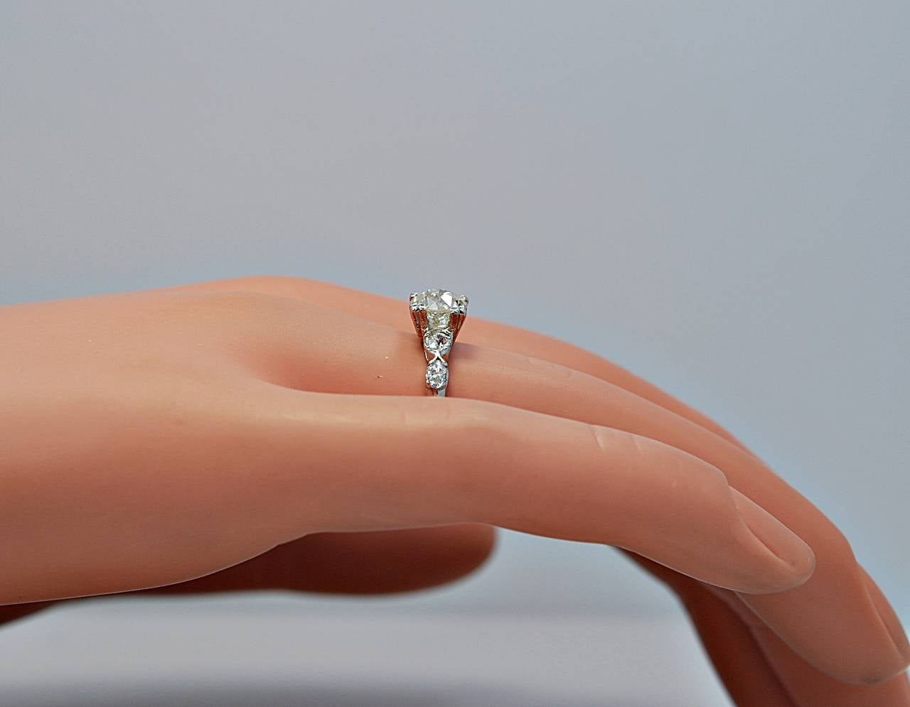 Sizzling Art Deco 1.05 Carat Diamond Platinum Engagement Ring 2