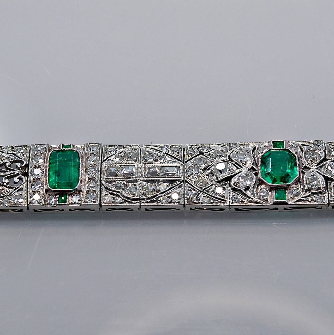 Women's Extremely Fine Art Deco Emerald Diamond Platinum Link Bracelet