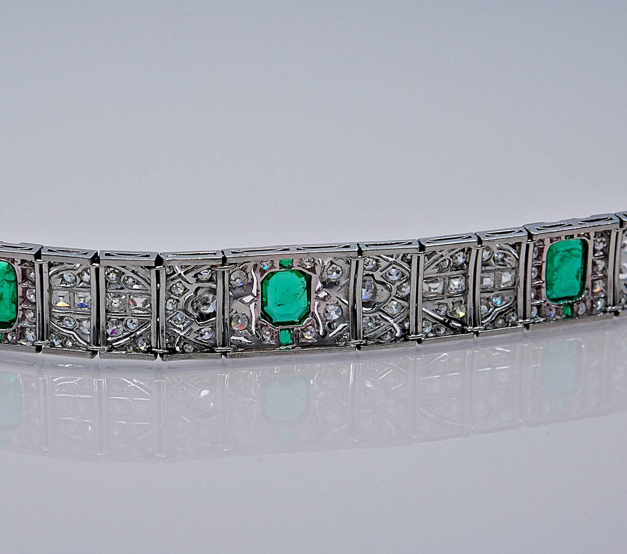 Extremely Fine Art Deco Emerald Diamond Platinum Link Bracelet In Excellent Condition In Tampa, FL