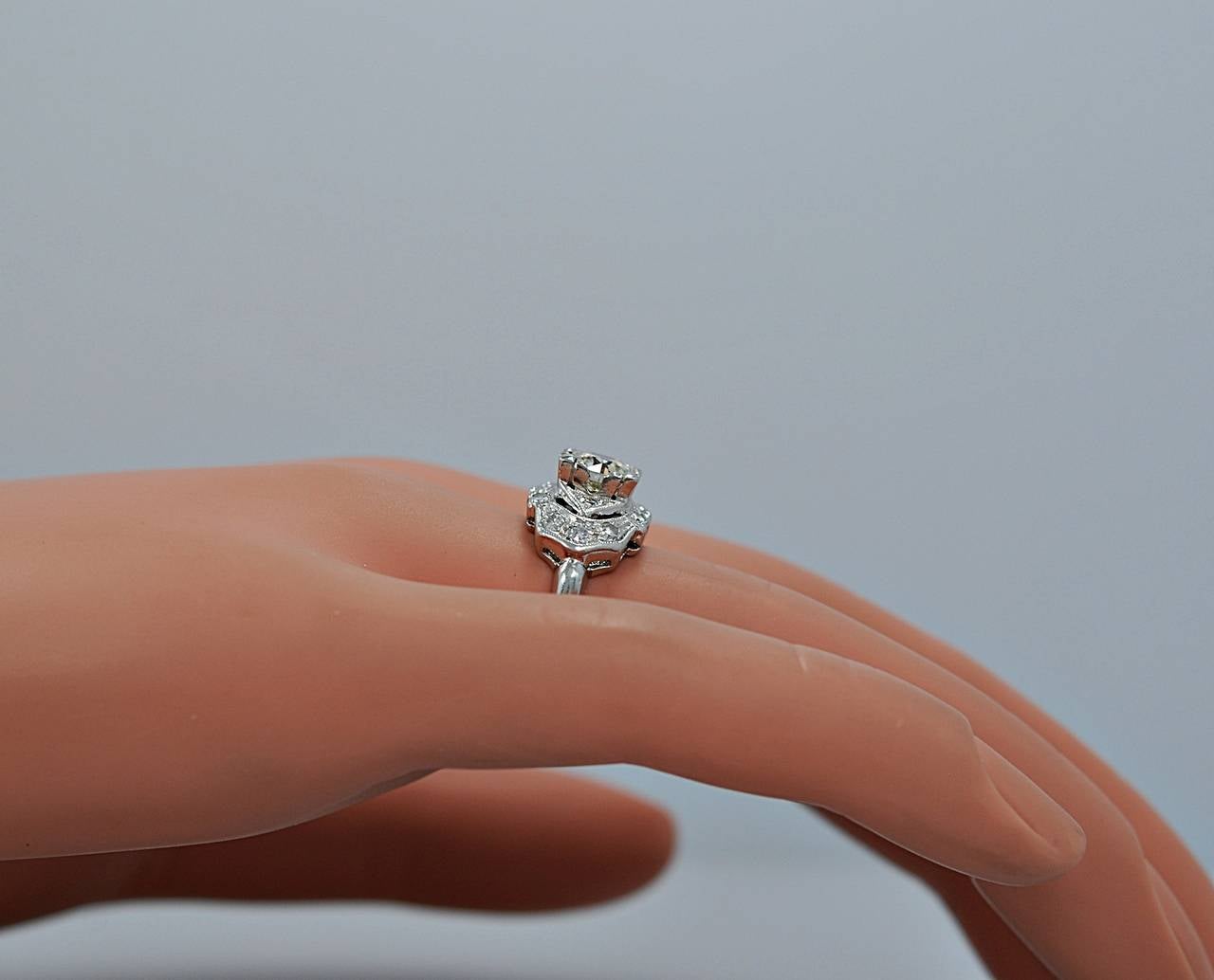 Women's Art Deco 1.00 Carat Diamond Platinum Engagement Ring