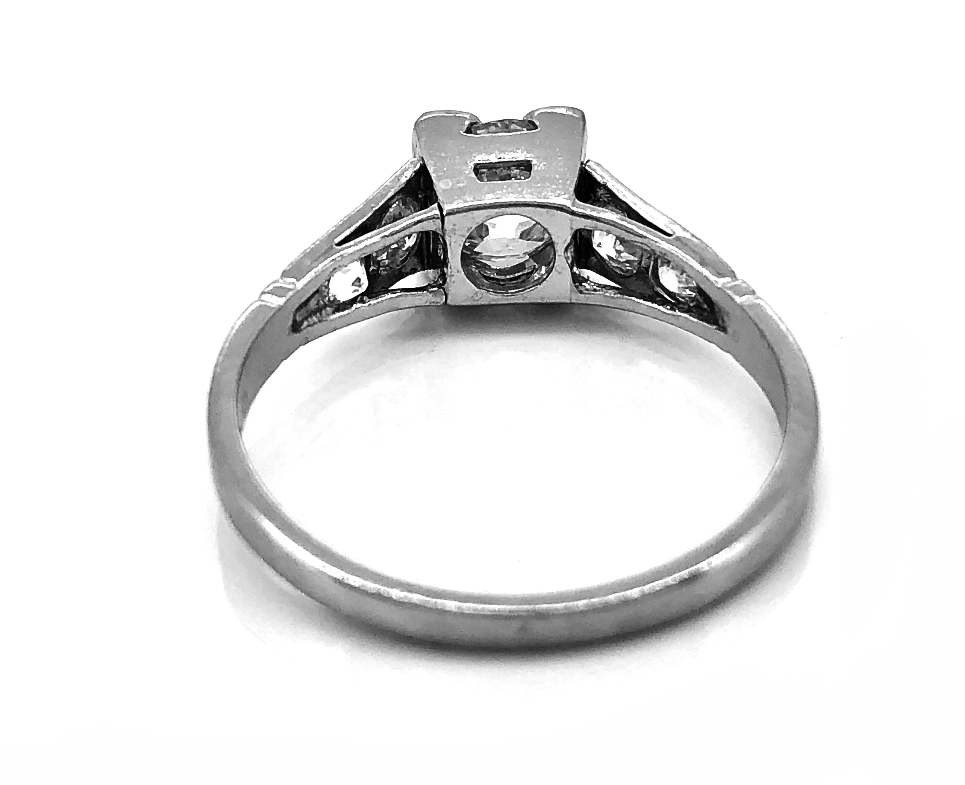 1.21 Carat Diamond & Platinum Art Deco Antique Engagement Ring In Excellent Condition For Sale In Tampa, FL