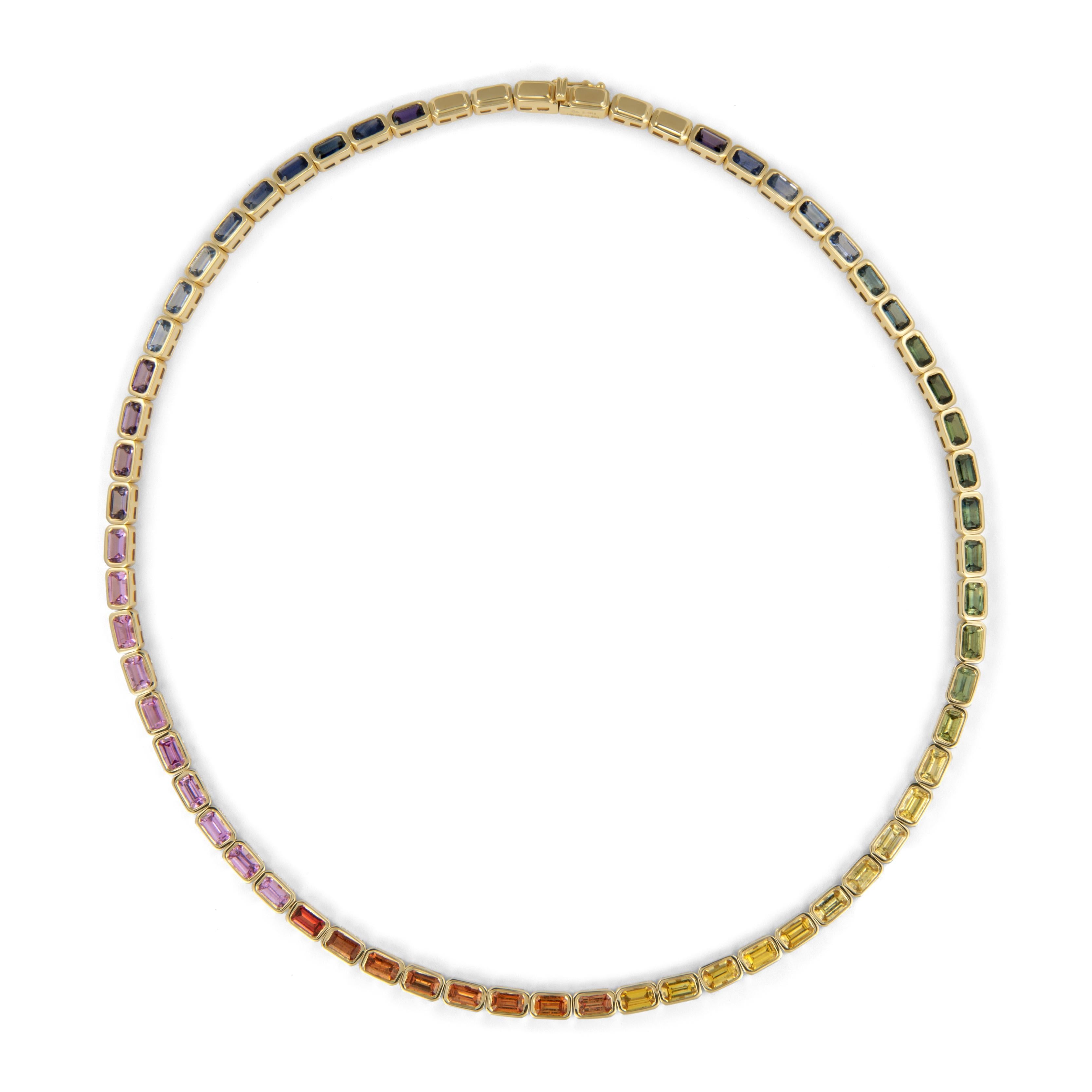 Alexander Beverly Hills Collar de oro con zafiro arco iris talla esmeralda de 17,85 ct Contemporáneo en venta