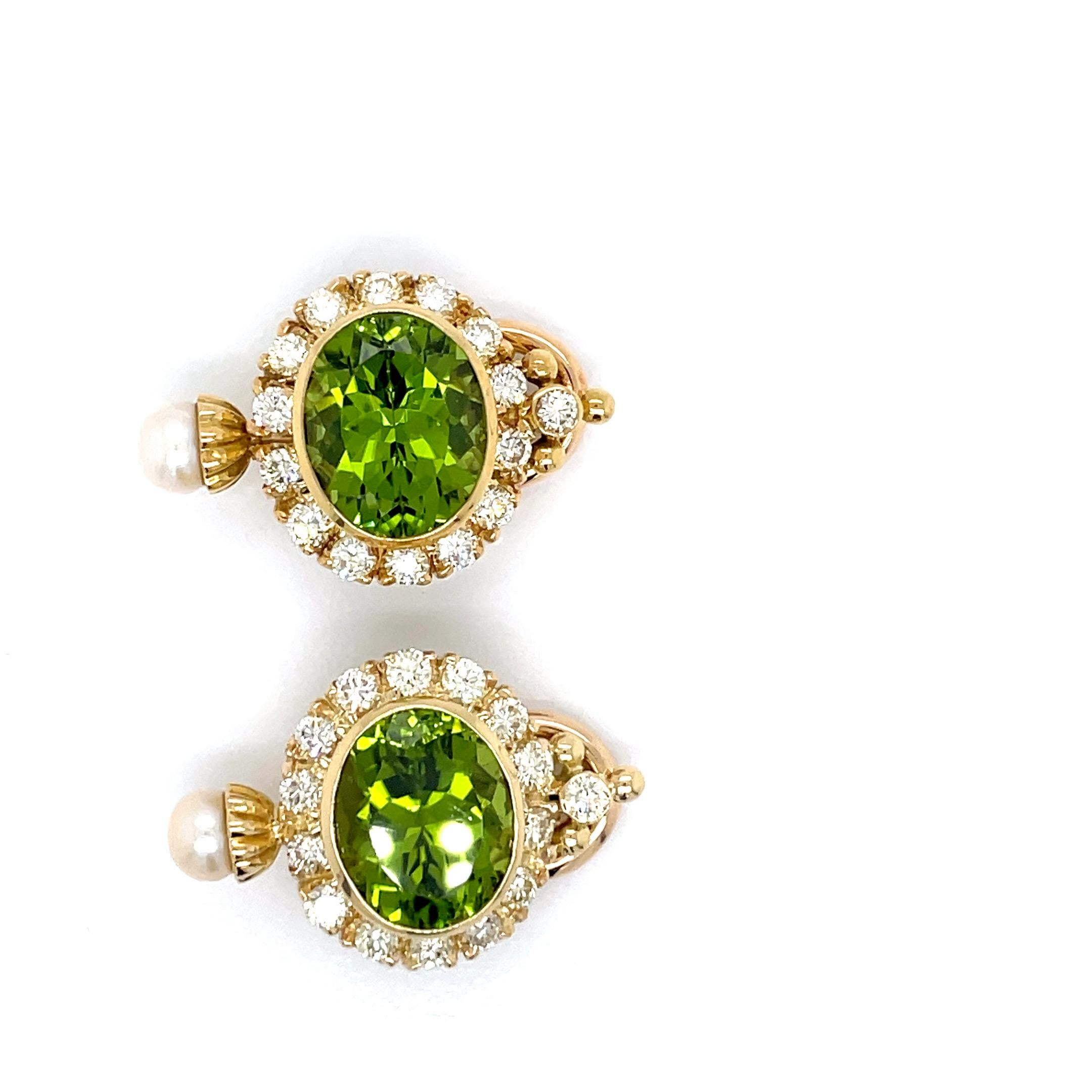 Oval Cut Vintage 18 Karat Yellow Gold Peridot and Diamond Clip Earrings with Pearls For Sale