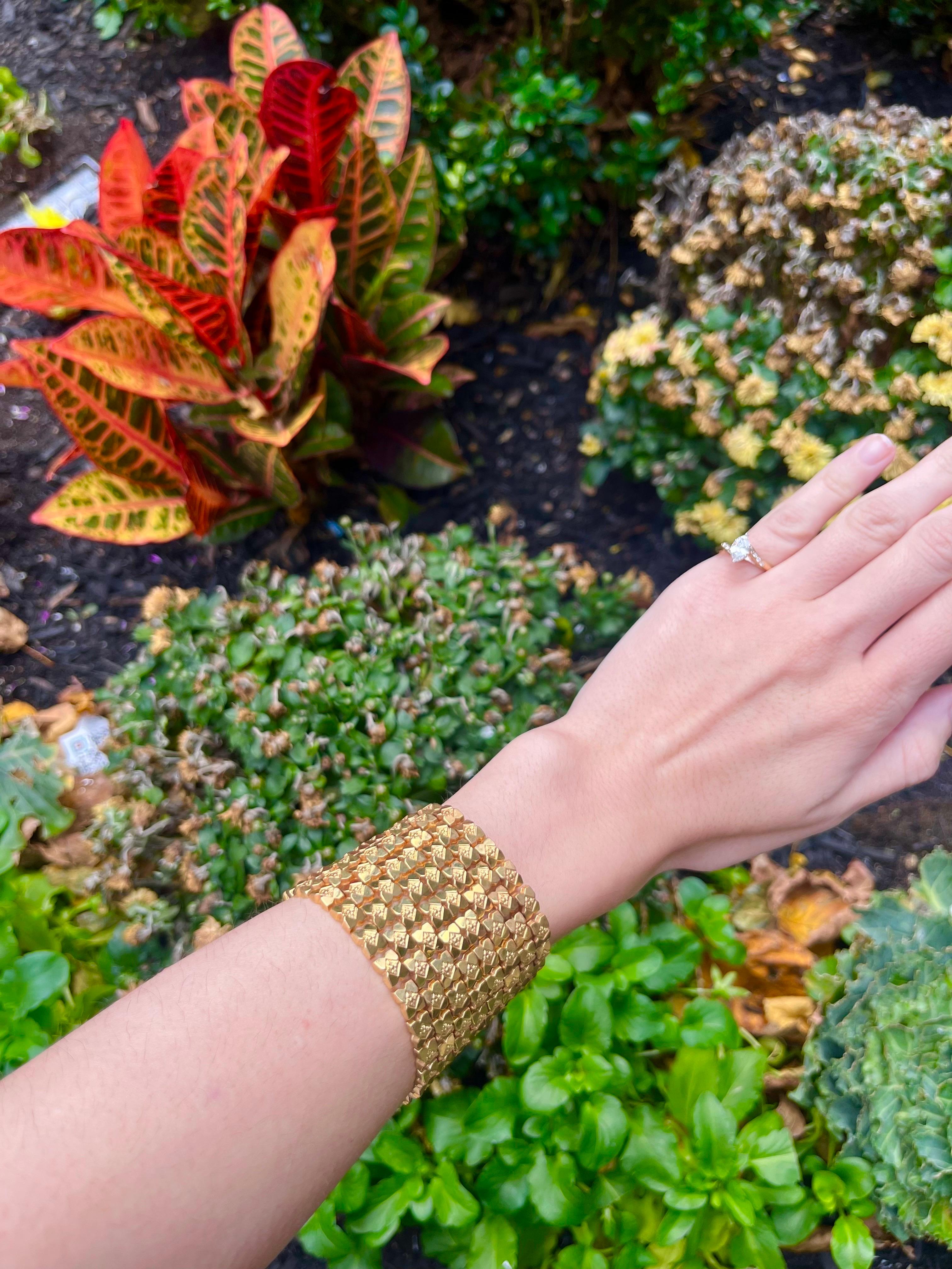 Vintage 1960's 18k Yellow Gold Extra Wide Cleopatra Bracelet For Sale 4