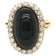 Bague vintage en or jaune 14 carats avec cabochon d'onyx et halo de diamants