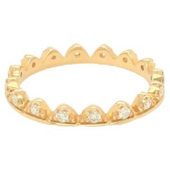 Les pierres précieuses sont la couronne d'éternité des diamants Bague d'éternité en or jaune 14 carats