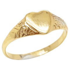 Vintage 14k Yellow Gold Heart Scroll Shoulders Signet Ring