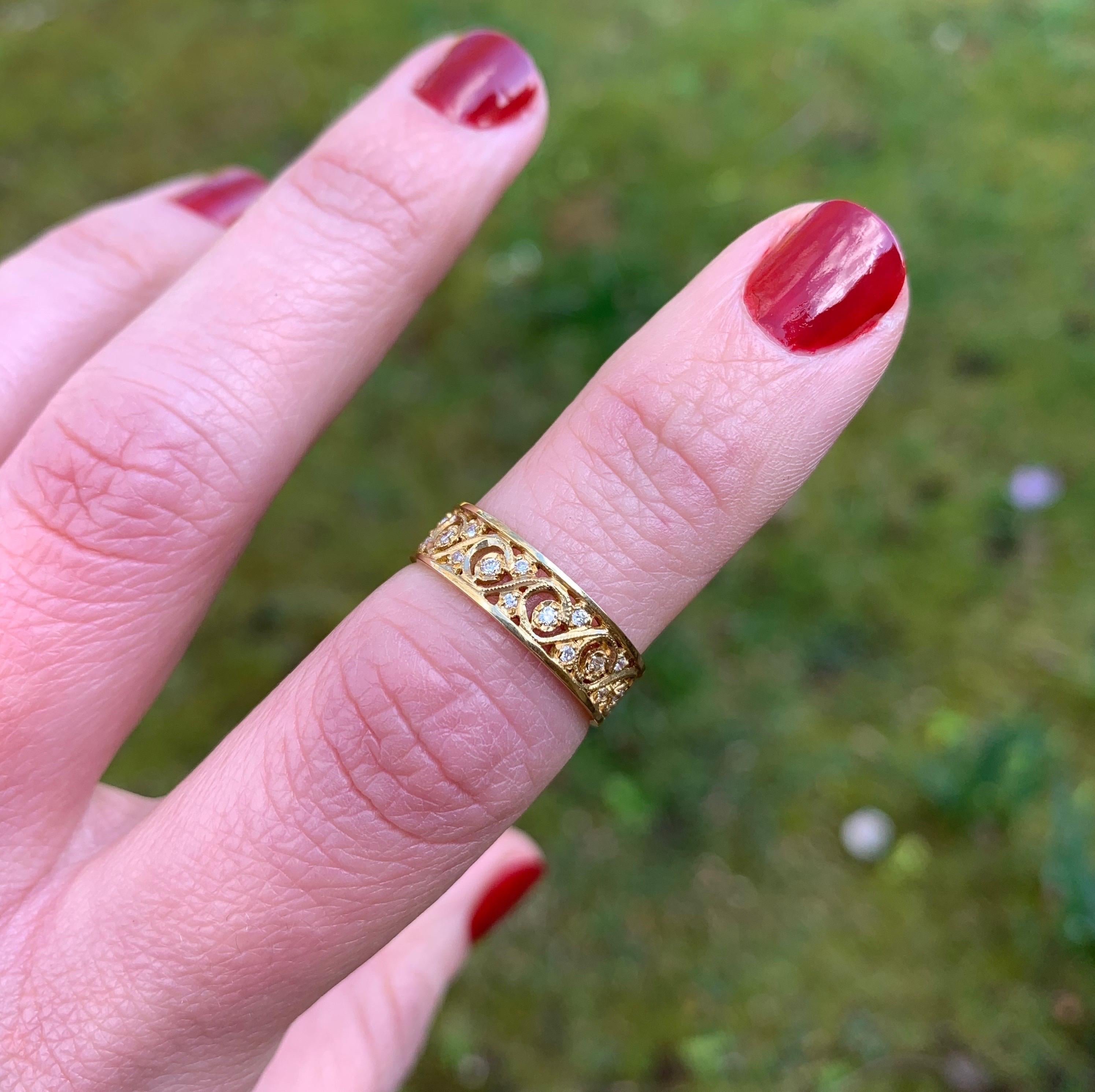 Diamond Filigree Eternity Band Ring 18 Karat Yellow Gold In New Condition For Sale In East Grinstead, GB