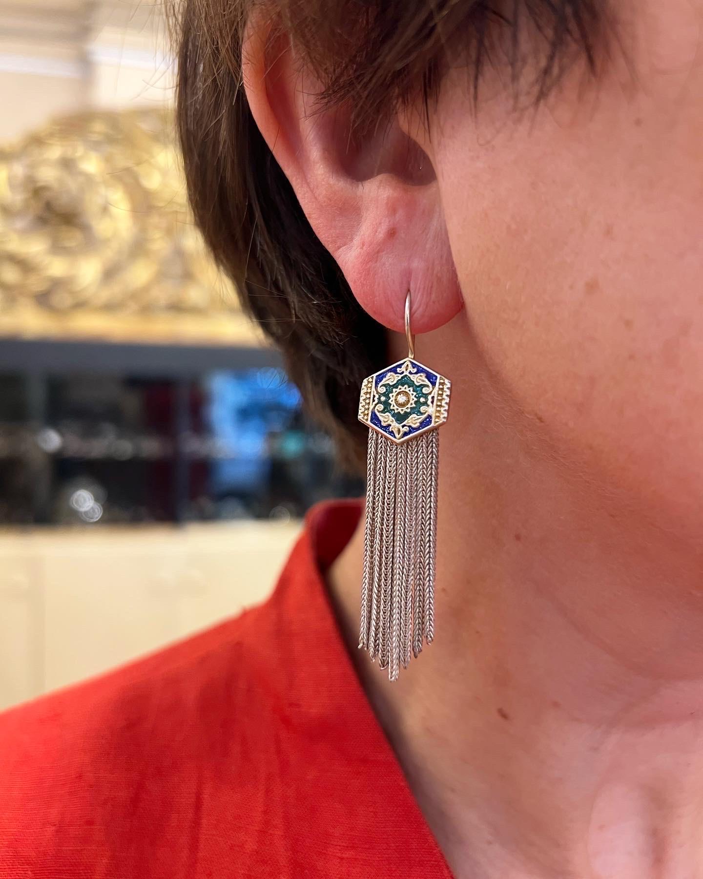 Artigiano Aygul Turchia Bracciale e orecchini in argento 925 e smalto vermeil a più fili in vendita