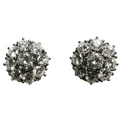 1970 3.26 carats Diamants taille brillant Boucles d'oreilles Cluster en or blanc 18k