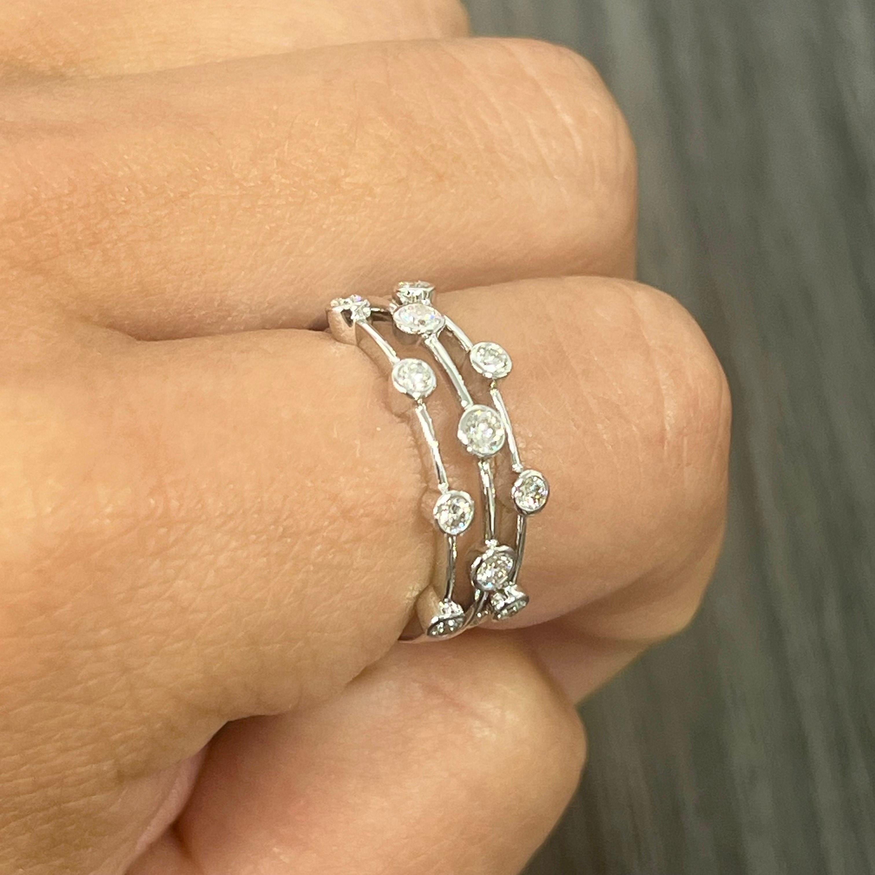 14K Weißgold Lünette Set Triple Row Ring (Moderne) im Angebot