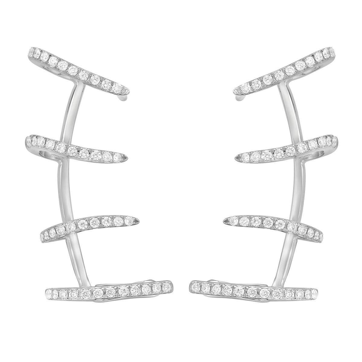 Diese Ohrringe aus 14 Karat Weißgold sehen aus wie vier Reifen in einem. Sie sind so konzipiert, dass sie mit einem einzigen Piercing getragen werden können und einen kühnen, mehrschichtigen Stil erzeugen, ohne dass mehrere Löcher erforderlich sind.