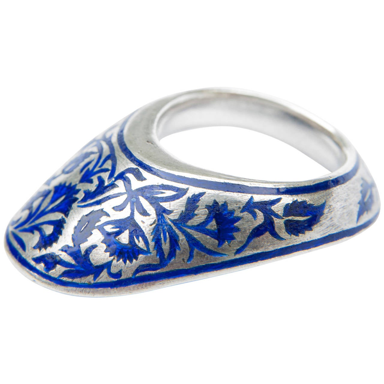 19th Century Indian Peacock Blue Enamel Silver Floral Archer's Ring For Sale