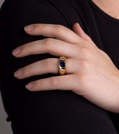 Anello in stile gitano con zaffiro e diamanti in oro giallo 18 carati