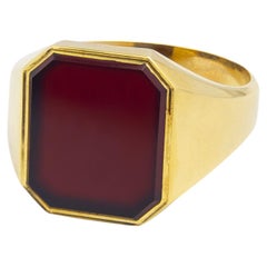 Carnelian Signet Ring in 14 Karat Yellow Gold