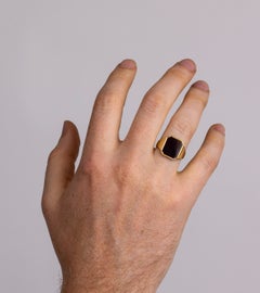 Carnelian Signet Ring in 14 Karat Yellow Gold