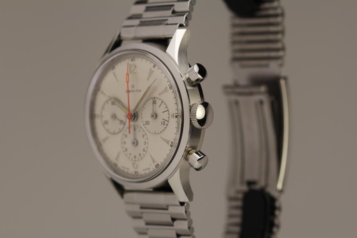 This is a mint example of a Zenith manual wind chronograph from the 1960s.    The case is unpolished and the dial is in excellent condition….The watch is powered by Zenith’s caliber 40-68.