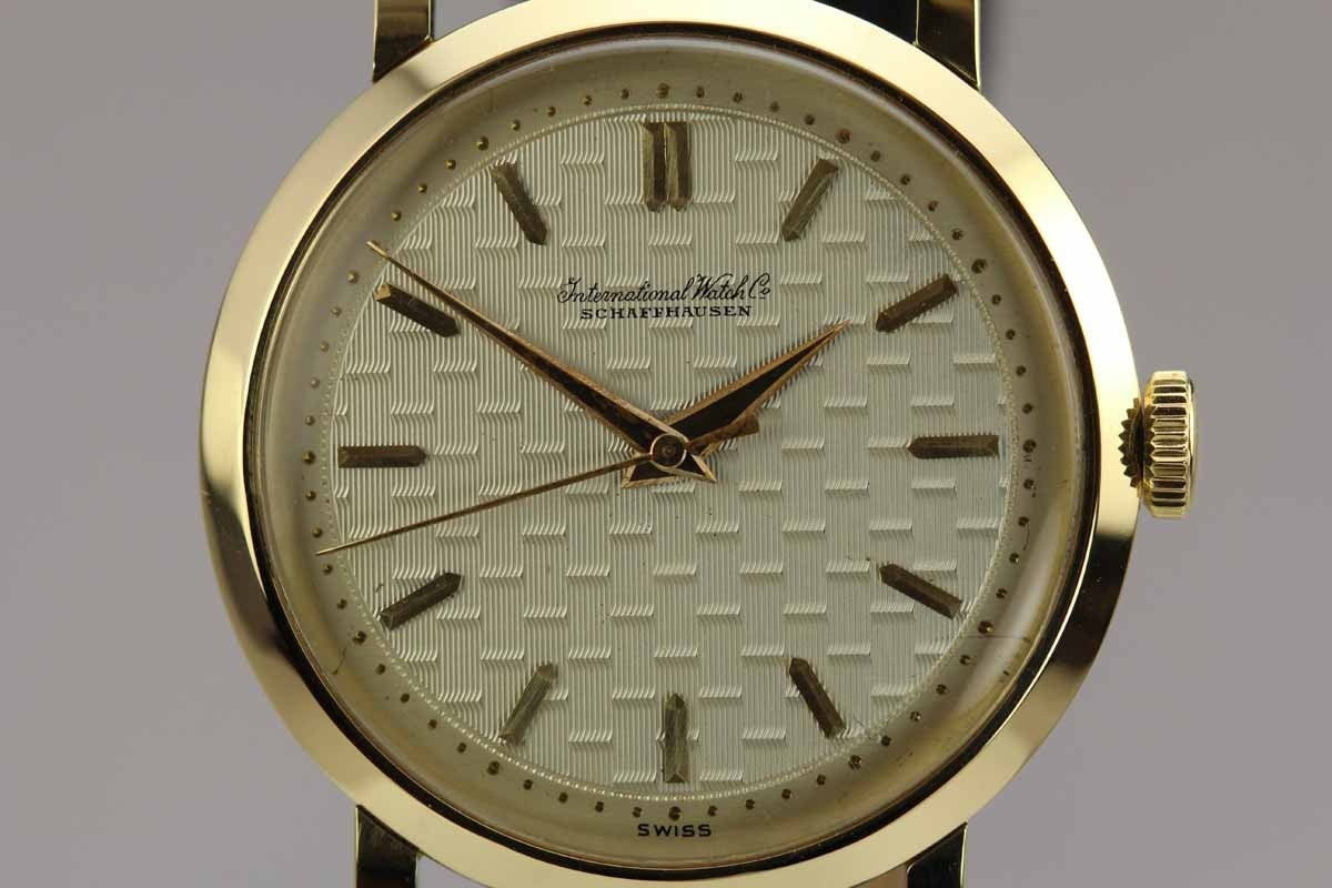 IWC Yellow Gold Manual Wind Wristwatch In Excellent Condition In Miami Beach, FL