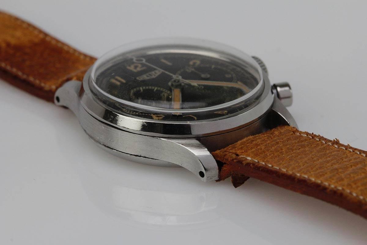 This is a rare find of a Heuer chronograph with a case measuring 30mm in diameter and the original dial is in beautiful condition 