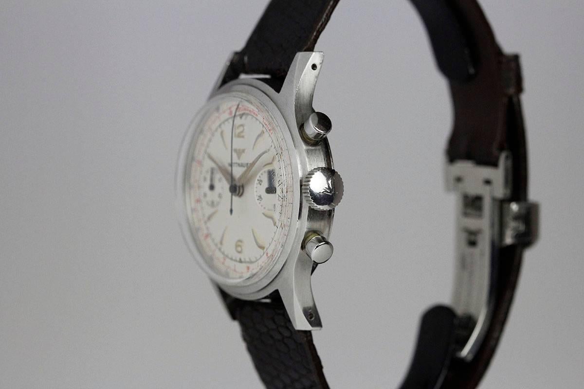 This is an elegant Wittnauer two-register chronograph reference 3256 from the 1960's. Comes complete with box and booklets.