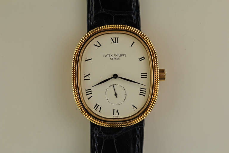 Patek Philippe 18k Gelbgold Ellipse Armbanduhr mit Hobnail-Lünette, Ref. 3989, ca. 1970er Jahre, Handaufzugswerk. Mit Armband und Schließe von Patek Philippe.