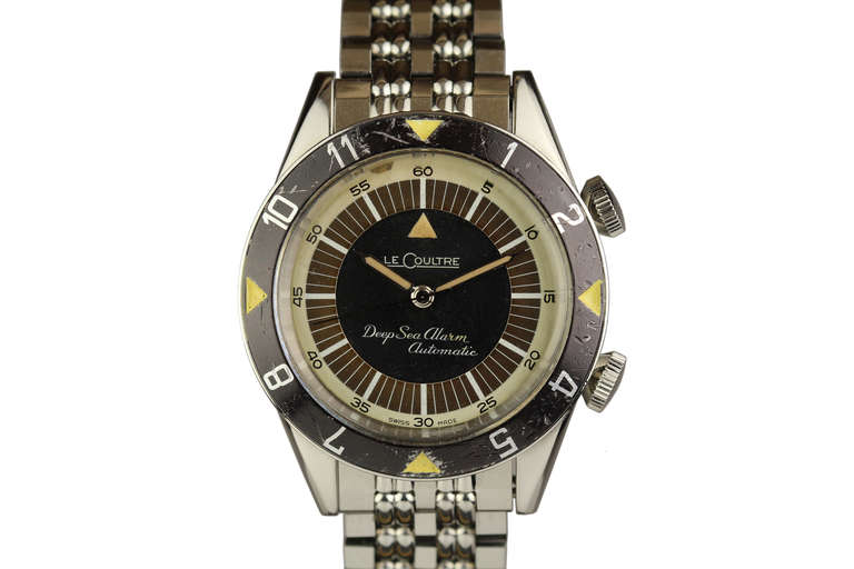 This is an excellent example of the LeCoultre model known as the Deep Sea alarm watch. This particular watch is in excellent condition with a mint dial and case. The inner part of the dial has turned to a beautiful chocolate color.  The automatic