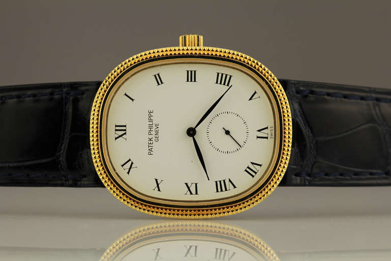 Gelbgold Ellipsen-Armbanduhr von Patek Philippe mit Hobnail-Lünette Ref 3989, Gelbgold im Zustand „Hervorragend“ in Miami Beach, FL