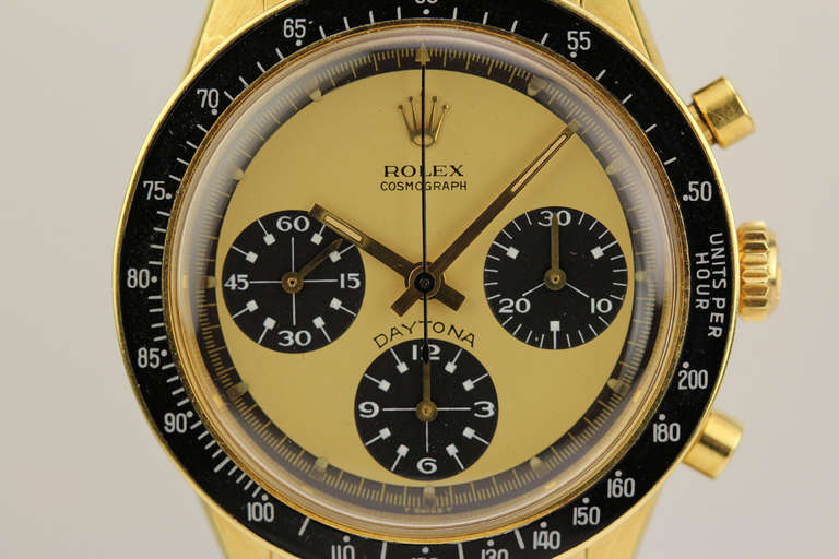 This is an excellent example of an extremely rare Rolex Daytona Paul Newman wristwatch, Ref. 6264, in 18k yellow gold, circa 1968. This is the one of the rarest combinations with a lemon-color dial with black registers and white printing in the