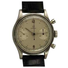 Montre-bracelet chronographe Omega en acier inoxydable Réf 2077-1 circa 1940s