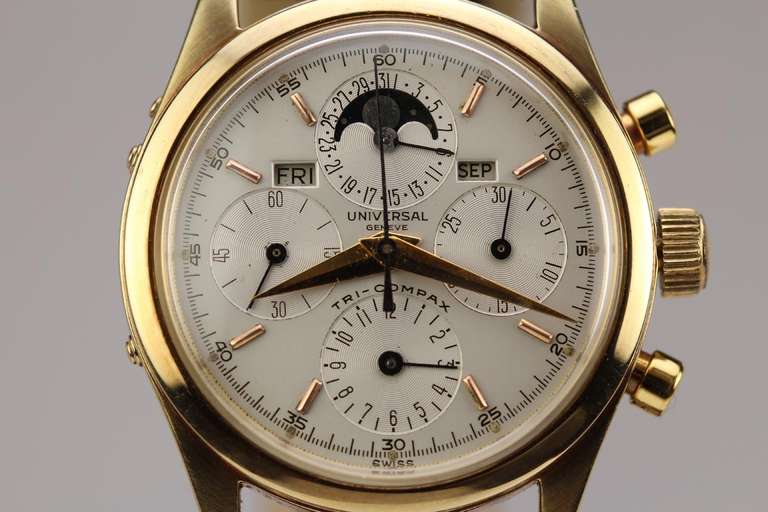 Men's Universal Yellow Gold Tri-Compax Triple-Calendar Chronograph Wristwatch