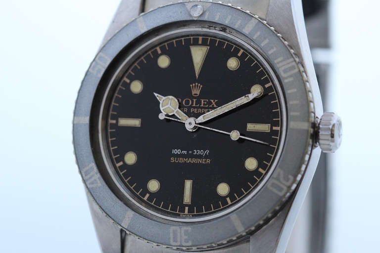 This is a beautiful and extremely rare example of a stainless steel Rolex Submariner James Bond model, Ref. 5508, from the 1958. The watch is a great example with a mint case and beautiful glossy gilt dial with very pleasing luminescent markers, has