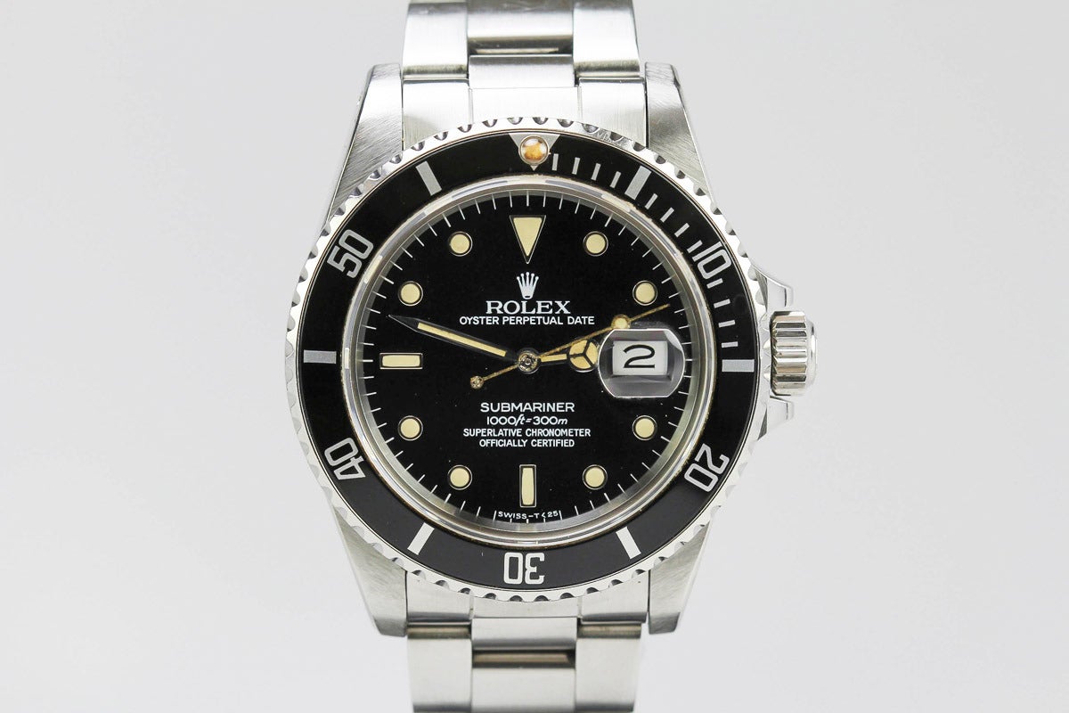 This is a Rolex Submariner Date manufactured in 1984 and then originally sold in 1985. This watch comes complete with its original Rolex box, papers and instruction booklet. The watch has a sapphire crystal and comes on a heavy oyster link Rolex