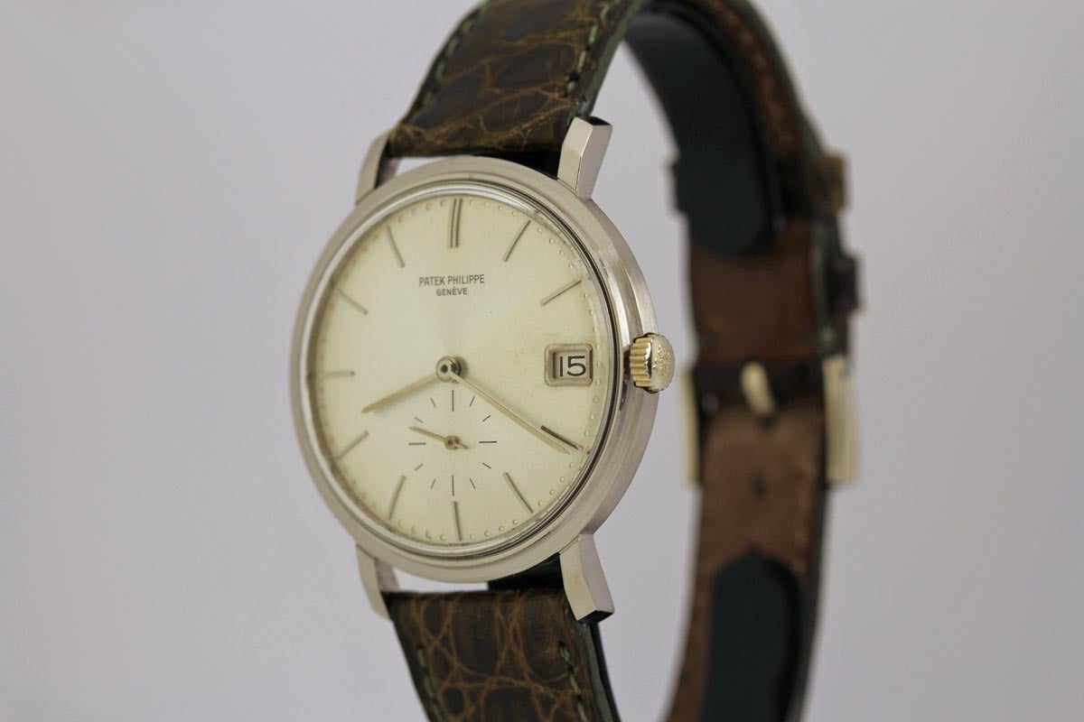 This vintage Patek Philippe reference 3445 is a classic. The 35mm case has sharp edges, screw down case back, original silvered dial with subsidiary seconds and date aperture. The automatic movement is a Patek Philippe caliber 27-460M, 37-jewels.