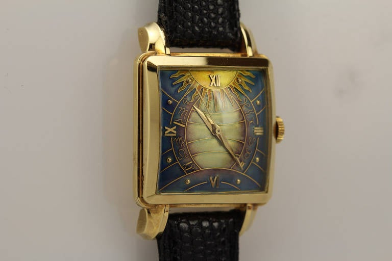 Reloj de pulsera cuadrado Gübelin de oro amarillo con esfera de cloisonné circa años 50 en Excelente Estado en Miami Beach, FL